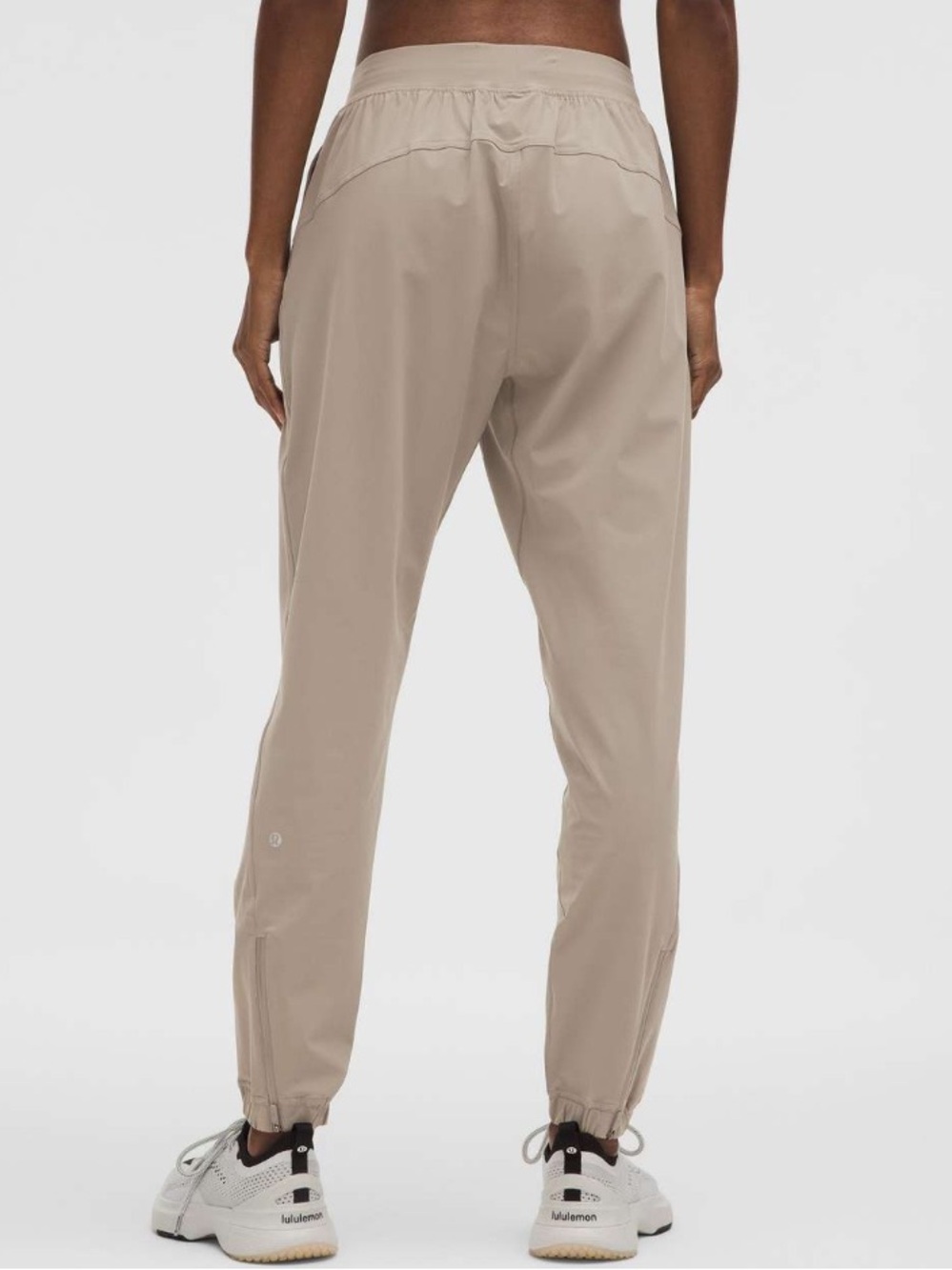 Lululemon Adapted State High-Rise Jogger *Short
Warm Ash Grey Size 4 - Picture 15 of 15